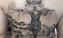 吃瓜网红纹身,脖颈神秘纹身引热议，疑似新恋情曝光
