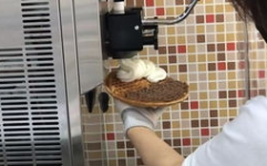 泰国小姐姐美食制作过程,泰国小姐姐教你轻松制作地道美食