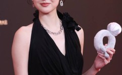 Jiejie恋情被曝光女友身份迥殊多量选手吃瓜（吃瓜！队长杨浪睡粉14秒视频流出遭疯传爆婚内多次出轨女粉丝！）！仲春未过完九对明星官宣喜报有仳离有完婚尚有一对悄然复关-LPL深夜大事务