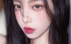 丧系头像强颜欢笑女,她强颜欢笑的青春故事