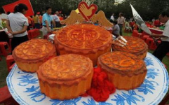 中秋节的故事50字,中秋节的传说与习俗